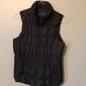 Black puffer vest size large